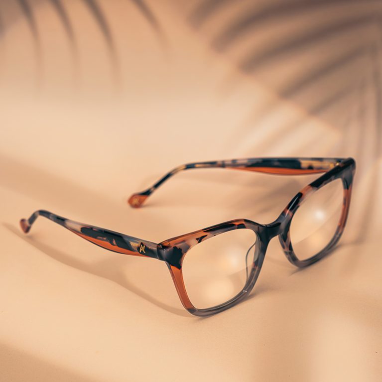 Yalea Eyewear The Portrait of Dreams: Sisterhood